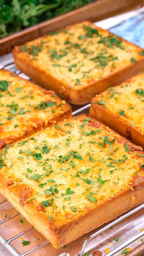 Hearty and thick, Texas toast garlic bread is the garlic bread of your dreams. Each bite is full of buttery, garlicky and cheesy flavor. Garlic Toast With Bread, Garlic Toast, Texas Toast Garlic Bread, Texas Toast, Garlic Bread Recipe, Homemade Bread Recipes Easy, Bread Toast, Dinner Inspiration, Easy Bread Recipes