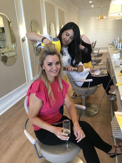 My First Blowout at Drybar| Everything You Need to Know Dry Bar Hair Ideas, Hair Salon Blowout, Blowout Bar Ideas, Blowout Bar, Blow Dry Bar Hairstyles, Drybar Blowouts, Dry Bar Hair, Dry Bar Blowout, Makeup Room Diy