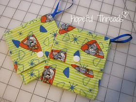 Hopeful Threads: Pet Treat Pouch - Free Sewing Tutorial Ideas For Dogs, Pets Accessories, Dogs Stuff, Dog Treat Bag, Pet Treat, Dog Treat Pouch, Dog Treats Homemade Recipes, Pouch Diy, Scrap Busters