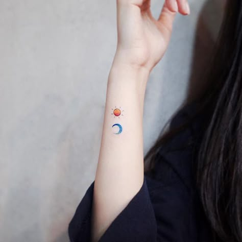 Tattoo Sonne, Planet Tattoo, Small Moon Tattoos, Unique Small Tattoo, Tattoo Moon, Planet Tattoos, Small Girl Tattoos, Small Meaningful Tattoos, Disney Tattoo