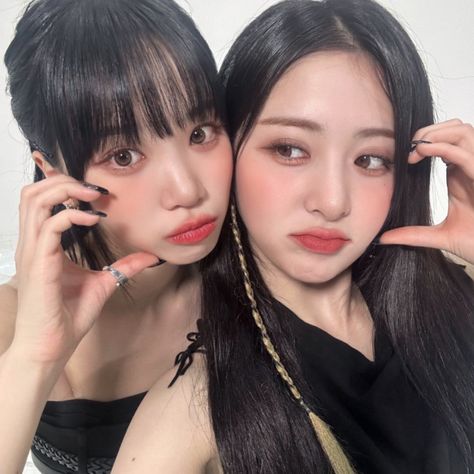 Yunjin And Chaewon, Chaewon And Yunjin, Gf And Bf, Duos Icons, Always Thinking Of You, You're So Pretty, Sisters Forever, Love You Very Much, Best Duos