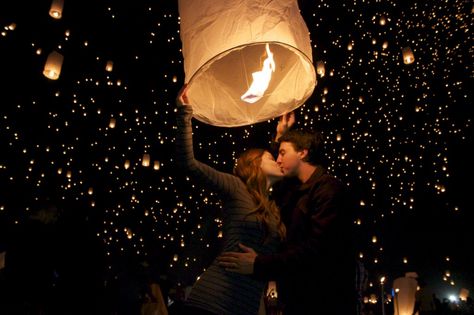 Tangled Proposal at Rise Festival Tangled Proposal, Fourth Of July Pics, Disney Proposal, Sky Lantern, Punk Wallpaper, Introduction Examples, Floating Lanterns, Funny Morning Pictures, Rise Festival