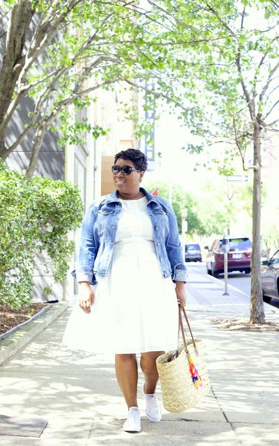 Plus Size Fashion for Women - The Je ne sais quoi: Eyelet Enjoyment with Maggy London... Outfit Ideas With Sneakers, Sneakers With Dresses, Dresses With Tennis Shoes, Hot Summer Looks, Clothing Board, How To Wear Sneakers, Bodycon Tank Dress, Tennis Shoes Outfit, Simple Summer Outfits