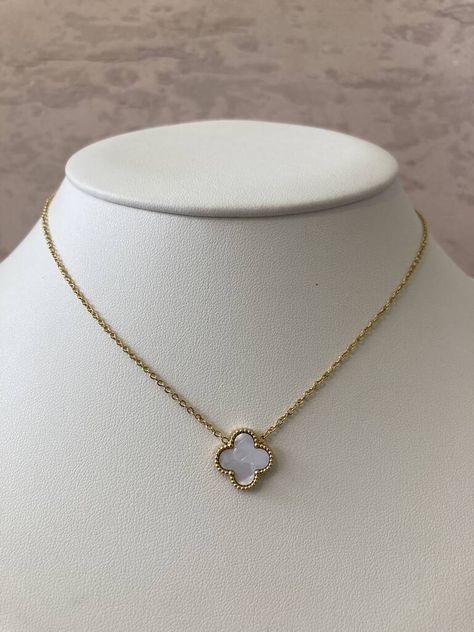 Jewelry Photography Tutorial, Jewelry Necklace Simple, White Clover, Jewelry Product Shots, Clover Jewelry, Fancy Jewelry Necklace, Clover Pendant, Jewelry Accessories Ideas, Dope Jewelry