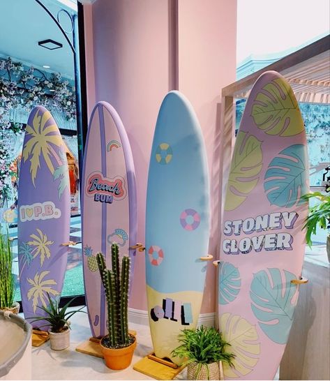 Stoney Clover Wallpaper, Preppy Surfboard, Palm Beach Party, Stony Clover, Surfboard Art Design, Surfboard Painting, Free Wallpaper Backgrounds, Preppy Beach, Cute Summer Wallpapers