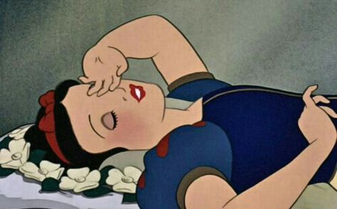 Snow White awakening Smosh, Art Disney, Disney Films, E Card, Disney Funny, Disney Love, Bones Funny, I Laughed, Snow White