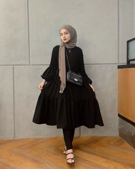 Lebaran Outfit, Ootd Lebaran, Dress Lebaran, Modest Fashion Muslim, Hardest Goodbye, Black Dress Style, Stylish Outfits Casual, Estilo Hijab, Muslim Outfits Casual