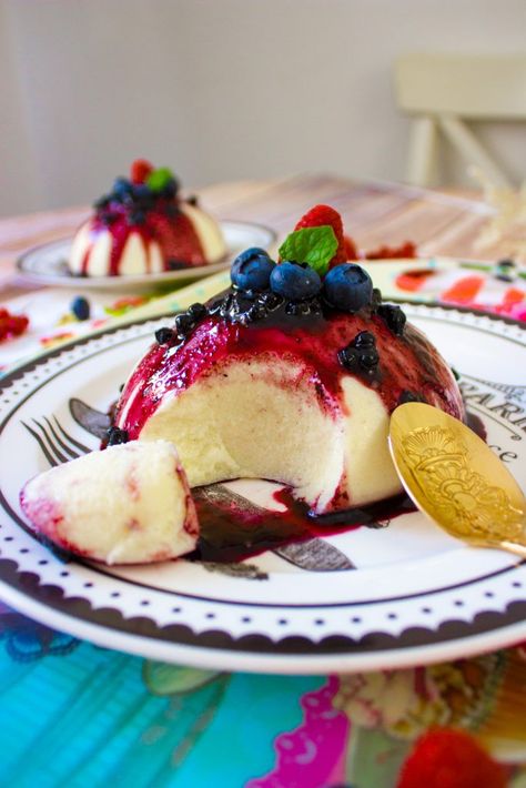 Semolina Pudding Recipes, Semolina Dessert, Cooking Business, Semolina Recipe, Berry Cheesecake Recipes, Rice Puddings, Egg Custard Recipes, Sponge Pudding, Semolina Pudding