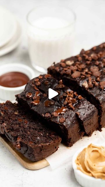 Almond Flour Baking, Date Brownies, 3 Ingredient Brownies, Chocolate Crumbs, Vegan Frosting, Banana Brownies, Avocado Brownies, Light Cakes, Desserts Vegan