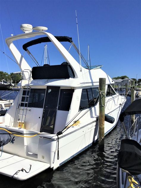 Bayliner Boats, Stainless Sink, Boat Pictures, Boat Names, Map Of Florida, Fresh Water Tank, Camping Tips, Power Boats, Boats For Sale