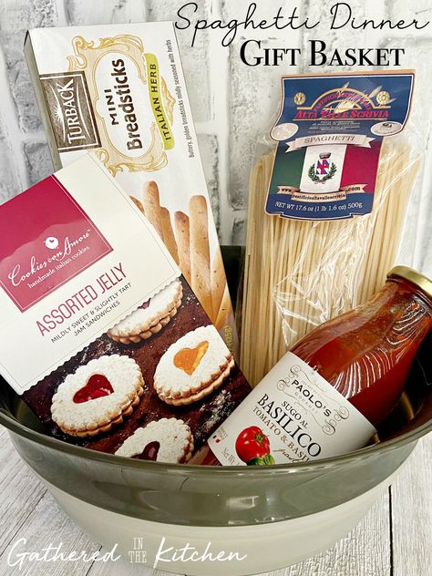 Show your teachers appreciation with this delicious spaghetti dinner gift basket. Fancy pasta noodles,a jar of pasta sauce, breadsticks and dessert all packed into a serving bowl. It's the perfect gift for busy nights when quick and easy meals are needed! Dinner Gift Basket Ideas, Herb Gift Basket, Dinner Gift Basket, Peppermint Foot Scrub, Pasta Gifts, Cookie Baskets, Dinner Gifts, Best Gift Baskets, Spaghetti Dinner