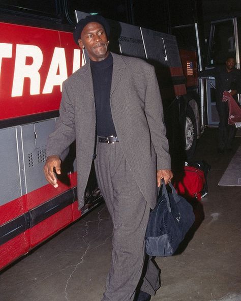 Michael Jordan Is Another Reason to Wear a Beret Michael Jordan 90s Style, Michael Jordan Beret, Michael Jordan Street Style 90s, Michael Jordan 90s Fashion, Michael Jordan In Paris, Micheal Jordan Outfits, Michael Jordan Outfit, Michael Jordan Fashion, Michael Jordan Style