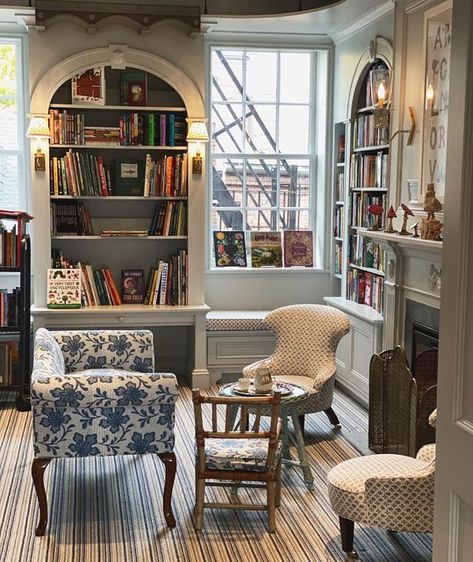 Tessa Foley on Instagram: "The bookstore of my dreams! What a feast for my book and textile loving heart to spend a rainy afternoon in this charming new bookstore on my favorite street in Boston! Pictures do not do this magical spot justice. No detail has been over looked. Beautiful, cozy, inspiring and a gift to the city of Boston. (More pictures in my stories!)" Nyc Apartment, Inspired Living, Home Library, Shop Interiors, Cozy Space, House Flooring, Decoration Design, Design Inspo, Home Decor Inspiration