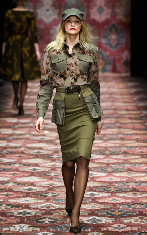 Lena Hoschek Aviator Cotton-Blend Midi Skirt Military Outfits Women, Modern Warrior, Military Inspired Fashion, Army Dress, Army Look, Military Chic, Lena Hoschek, Berlin Fashion Week, Women Fashion Edgy