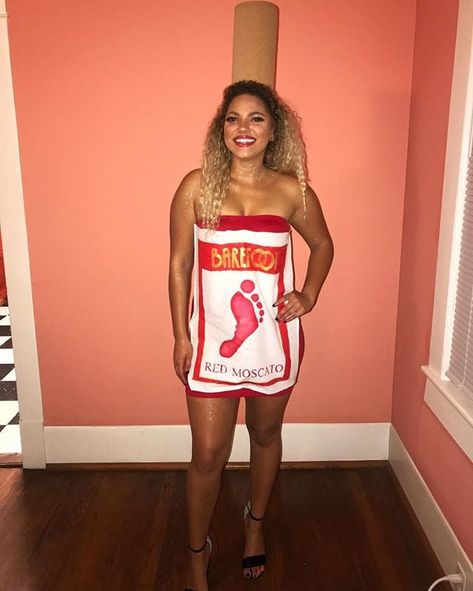 Wine Bottle Wine Bottle Costume, Halloween Wine Bottle Labels, Wine Costume, Cheese Costume, Halloween Costumes Diy, Halloween Wine Bottles, Easy Halloween Costumes For Women, Cheap Halloween Costumes, Halloween Costumes For Women