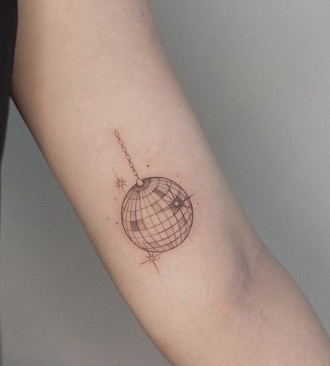 Mirrorball Tattoos Taylor Swift, Taylor Swift Tattoo Ideas Small Mirrorball, Disco Ball With Flowers Tattoo, Traditional Style Disco Ball Tattoo, Mirrorball Fine Line Tattoo, Disco Ball Heart Tattoo, Glitter Ball Tattoo, Disco Globe Tattoo, Mirrorball Tattoo Design