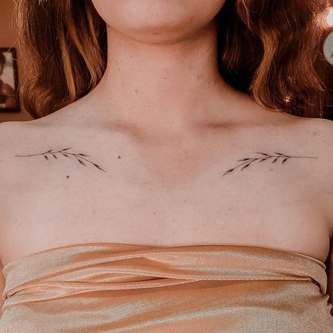 Collar Bone Tattoo Danty, Under Clavicle Tattoo, Clavicle Tattoo Design, Collarbone Tattoo Simple, Simple Collarbone Tattoos For Women, Collar Bone Tattoo Minimalist, Delicate Collarbone Tattoo, Fine Line Tattoo Collar Bone, Delicate Collar Bone Tattoo