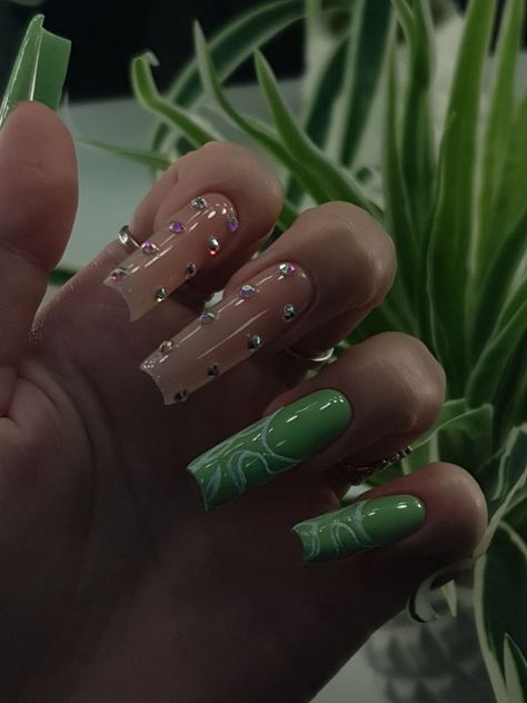 Green Baddie Nails, Jade Green Nails Acrylic, Nail Inspo Grunge, Grunge Nail Inspo, Aesthetic Green Nails, Green Nails Aesthetic, Aesthetic Nails Acrylic, Green Nails Acrylic, Club Nails