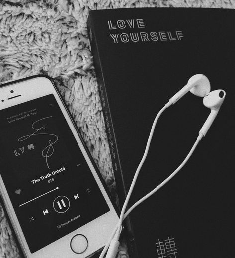 Ig Dp Aesthetic Black, Black Music Aesthetic Wallpaper, Black Aesthetic Study, Dark Aesthetic Pictures Music, Kpop Black Aesthetic, Earphones Aesthetic Black, Black And White Aesthetic Music, Black Asthetics Music, Bts Music Aesthetic