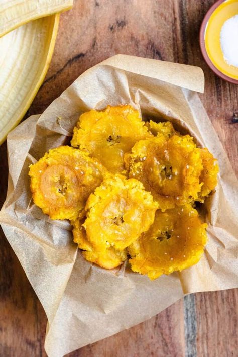 Puerto Rican Thanksgiving, Tostones Recipe, Fried Plantains, South American Recipes, Dominican Food, American Recipes, Thanksgiving Meal, Plantains Fried, Potato Chip