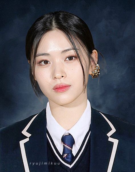 Itzy Ryujin Graduation Picture, Itzy Graduation Photo, Ryujin Horizontal Photo, Itzy Id Photo, Ryujin New Photo, Ryujin Id Photo, Kpop School Picture, Kpop School Id, Kpop Student Id Photo