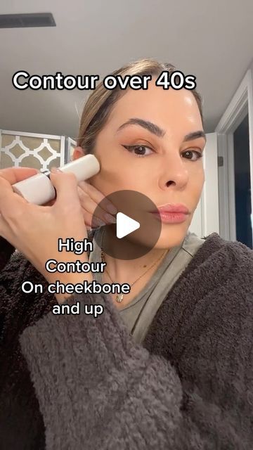 Erica Taylor on Instagram: "Contour over 40 #over40fashionblogger #over40 #contour #mua #dosanddonts #matureskinmakeup #jowls #facelift #makeuplift #contouring" Contouring Over 40, Contour Makeup For Beginners Over 40, Facelift Makeup, Contour Guide, Best Contour Makeup, Erica Taylor, How To Contour Your Face, Contouring For Beginners, Makeup 40