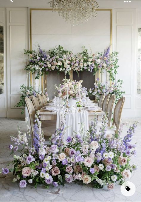 Lilac Wedding Themes, Chiffon Table Runner, Lavender Wedding Theme, Decoration Evenementielle, Lilac Wedding, Pastel Wedding, Lavender Wedding, Wedding Flower Arrangements, Wedding Mood