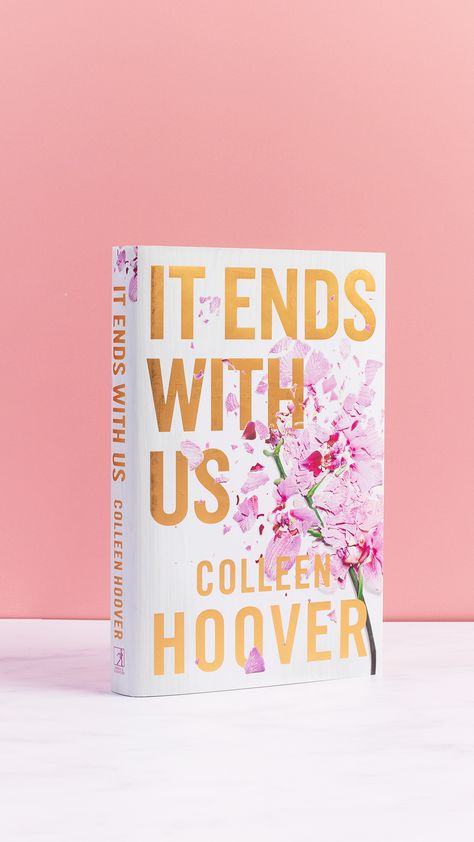 Colleen Hoover's It Ends with Us now as a collector's edition hardback: foiled cover and boards plus floral sprayed edge design Lily Atlas, Justin Baldoni, Moving To Boston, Book Binding Diy, Colleen Hoover Books, Ugly Love, Short Books, The Way He Looks, Start Reading