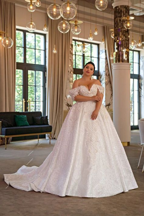 Luxurious Sequins: Plus-Size Wedding Dress with Off-the-Shoulder Style and Lace-Covered Waist Corset! – Marelli Exclusive Boho Veils, Beaded Lace Wedding Dress, Plus Size Wedding Dress, City Bride, Waist Corset, Plus Size Corset, Wedding Dresses Corset, Wedding Dresses Plus Size, Bride Look