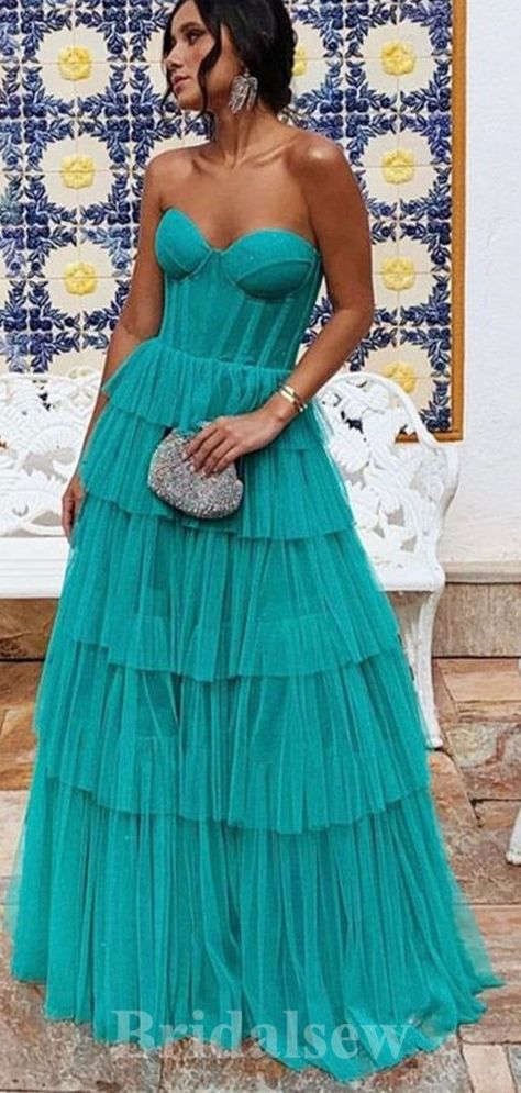 Formal Dress Large Bust, 2023 Prom Dress Trends, Different Prom Dresses, New Prom Dresses, Dresses Gala, Unique Maxi Dresses, Look Working Girl, Tiered Prom Dress, Ruffle Prom Dress