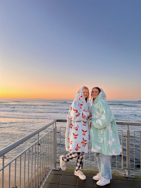 #beach #cafe #aesthetic #sunny #goldenhour #friends #oodie #orange Oodie Blanket Aesthetic, Beach Cafe Aesthetic, Pajama Day At School, Blanket Aesthetic, Random Wishlist, Pinterest Life, Canva Fonts, Pajama Day, Cafe Aesthetic