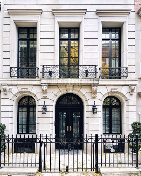 Classic Facade, Classical Building, Townhouse Exterior, Classical House, London Townhouse, Classic Building, Classic House Exterior, Classic House Design, Neoclassical Architecture