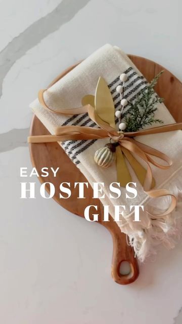 SWEET WATER DECOR® on Instagram: "Easy hostess gift idea! 🎁✨ This thoughtful gift, featuring one of our Turkish hand towels, is easy to put together and perfect for any time of the year! 🙌 📸: @alwaysstylish_home" Bridal Shower Hostess Gift Ideas, Hand Towel Gift Ideas, Summer Hostess Gift Ideas, Easter Hostess Gift, Hostess Gifts Summer, Easy Hostess Gifts, Diy Hostess Gifts, Shower Hostess Gifts, Christmas Hostess Gifts