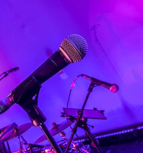 microphones set on the stage for a band at a corporate fundraising gala party. Love the purple walls Aesthetic Microphone, Microphone Aesthetic, Stage Singing, Aesthetic Band, Music Stage, Iphone 5s Wallpaper, Gala Party, Fundraising Gala, Purple Vibe