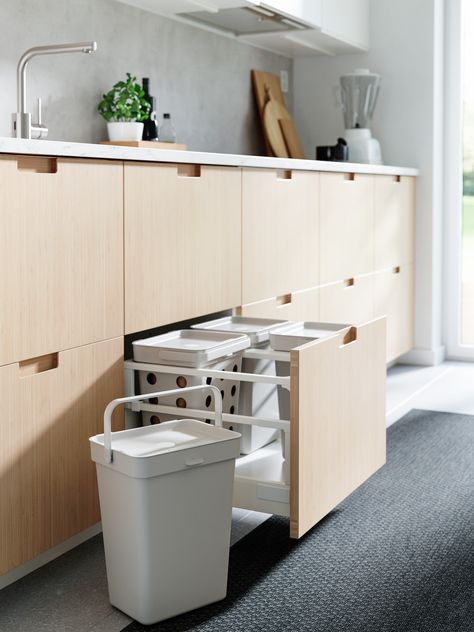 A kitchen where sustainability is a top priority - IKEA Appliances Design, Sleek Kitchen, Sustainable Kitchen, Cutlery Tray, Outdoor Cafe, Integrated Handles, Outdoor Market, Ikea Kitchen, Kitchen Cupboards