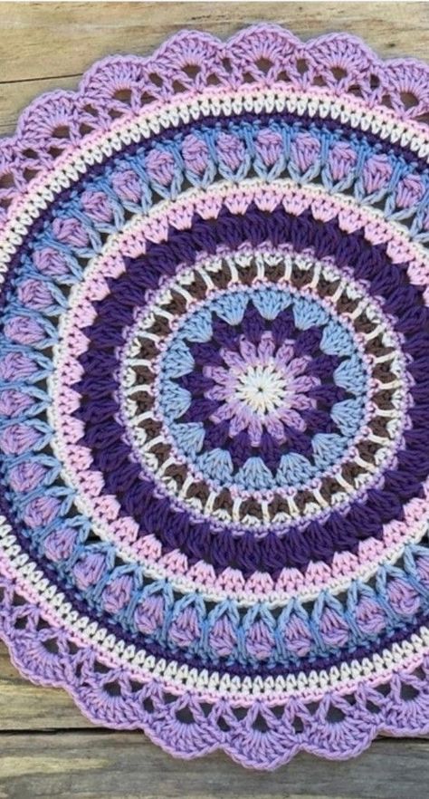 Crochet Coaster Patterns, Crochet Circle Pattern, Coaster Patterns, Crochet Dreamcatcher, Crochet Carpet, Crochet Cushion Cover, Crochet Rug Patterns, Crochet Mandala Pattern, Crochet Coaster