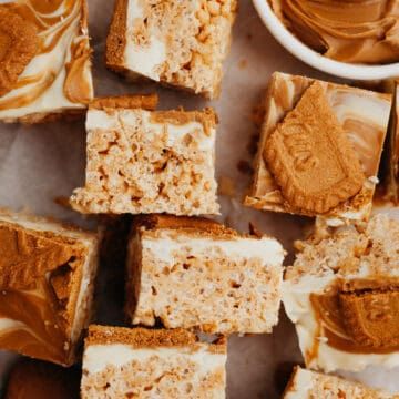 Biscoff Rice Krispie Treats - Alpine Ella Oreo Rice Krispie Treats, Oreo Rice, Chocolate Rice Krispie Treats, Krispie Treats Recipe, Marshmallow Treats, Cookie Butter, Chocolate Marshmallows, Rice Krispie Treats, Rice Krispie