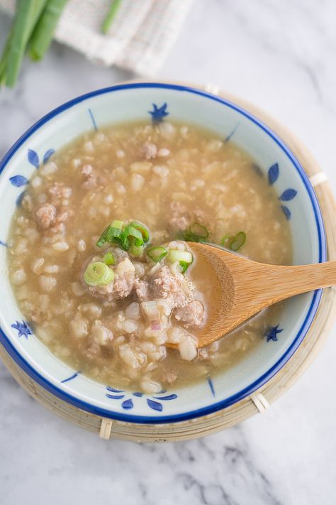 5-ingredient Pork Porridge Recipe | NoobCook.com Porridge Recipes Chinese, Pork Congee Recipe, Thai Minced Pork, Pork Congee, Pork Mince Recipes, Camp Games, Pork Meatballs, Porridge Recipes, Lean Pork