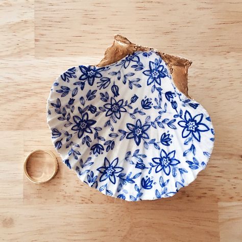 Blue and White Seashell Ring Dish, Natural Shell Jewelry Holder, Hand Painted, Coastal Home Beach Decor, Housewarming Gift - Etsy Shell Jewelry Holder, Decoupage Shells, Seashell Ring, Ocean Projects, Ring Dishes, Home Beach, Painted Shells, Nautical Design, Coastal Home