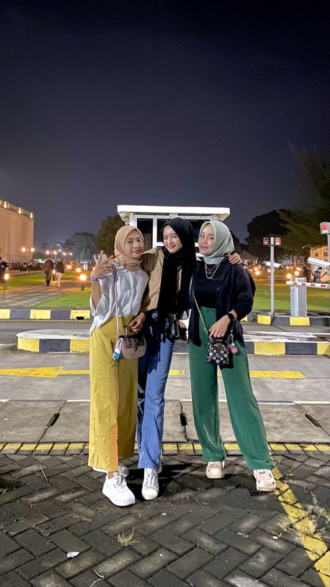 Concert Style Outfits, Ootd Hijab Casual, Dress Gamis, Street Hijab Fashion, Outfit Korean, Pastel Outfit, Casual Hijab, Casual Hijab Outfit, Fashion Muslim