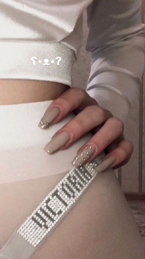 Victoria Secret Nails, Secret Nails, Crazy Wallpaper, Stylish Glasses, Foto Poses, Healthy Lifestyle Inspiration, Girl Swag, Ideas For Instagram Photos, I Love Girls