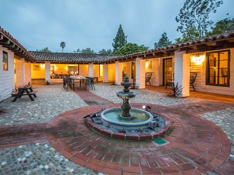 Home Courtyard Design, Spanish Barndominium, Rancho House Ranch Homes, Spanish Architecture Hacienda Style, Bedroom Spanish Style, Hacienda Courtyard, Mexican Courtyard, Best Greige Paint, Best Greige