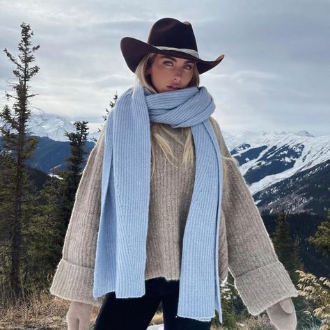 Paige Lorenze Winter, Montana Outfits Winter, Montana Outfits Fall, Paige Lorenze Aesthetic, Yellowstone Inspired Outfits, Montana Aesthetic Outfits, Yellowstone Clothes, Alaska Fits, Paige Lorenze Style