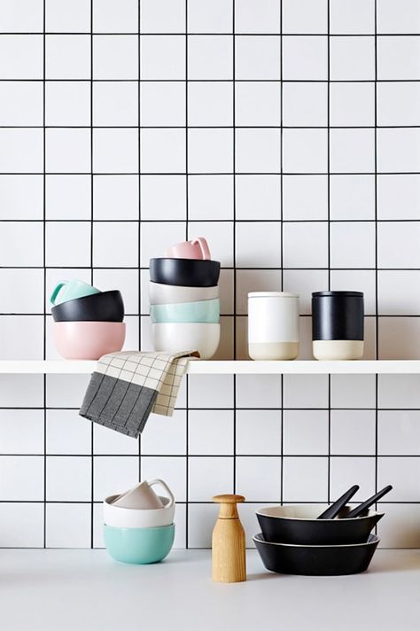 White Square Tiles, Black Grout, Tile Kitchen, Interior Minimalista, Vogue Living, Diy Vinyl, Square Tile, White Tiles, Stick On Tiles