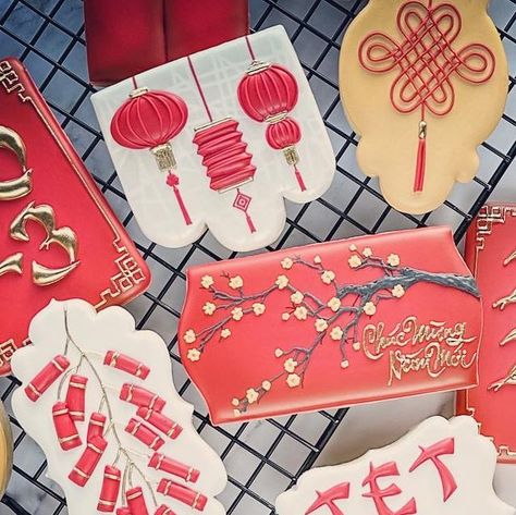 Japanese Cookies Decorated, Lunar New Year Sugar Cookies, Chinese New Year Sugar Cookies, Chinese New Year Cake Design, Lunar New Year Cookies, New Year Cake Designs, Chinese New Year Cake, Chinese New Year Cookies, Japanese Cookies