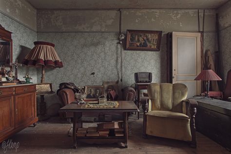 This & That | 相片擁有者 Julicious Photography Rad Museum, Soviet Interior, Deanna Winchester, Old Room, Cheap Decor, Abandoned Houses, Retro Home, Cheap Home Decor, Adaptation