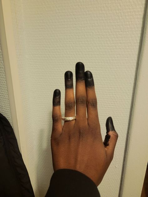 Henna Dipped Fingertips, Henna Finger Tips, Romper Stomper, African Henna, Nail Henna, Black Fingers, Jagua Henna, Henna Inspo, Henna Nails