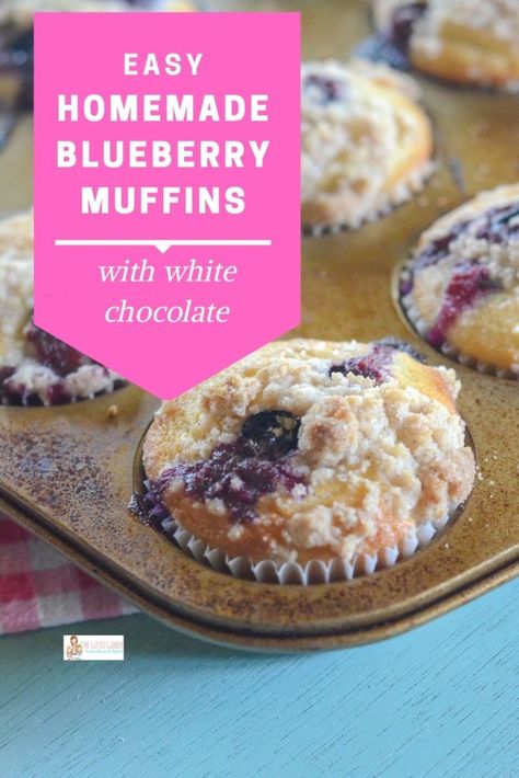 Muffins White Chocolate, Finishing Sugar, Blueberry Muffins With Crumble Topping, Chocolate Blueberry Muffins, White Chocolate Chip Muffins, Easy Homemade Blueberry Muffins, Muffins With Crumble Topping, Bluberry Muffins, Blueberry White Chocolate