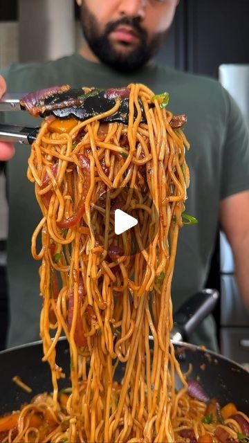 10K likes, 41 comments - amateurprochef on October 27, 2023: "Weeknite meals done in 10 minutes Ep 1 - Chow Mein Stir Fry Recipe: 3-4 bricks Chow mein noodl..." Best Chow Mein Recipe, Chow Mein Stir Fry, Stir Fry Noodles Recipe, Chow Mein Recipe, Chow Mein Noodles, Stir Fry Recipe, Chow Mein, Stir Fry Recipes, Sliced Mushrooms