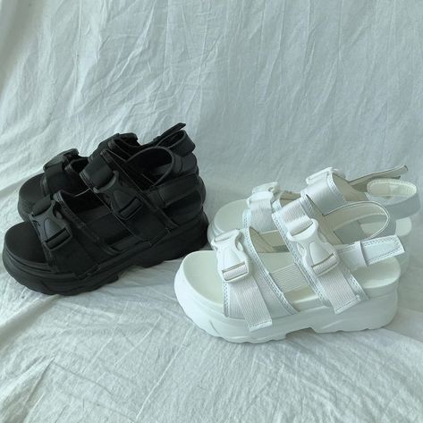 Mode Ulzzang, Dr Shoes, Pretty Shoes Sneakers, Shoes Heels Classy, Kawaii Shoes, Shoes Outfit Fashion, Fashion Slippers, Fancy Shoes, Hype Shoes